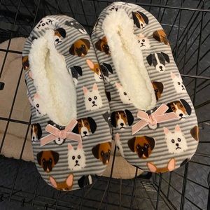 Size 8 soft puppy pattern house shoes guc